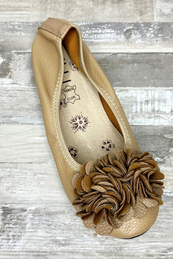 Flower Pumps Beige - Sugarplum Boutique 